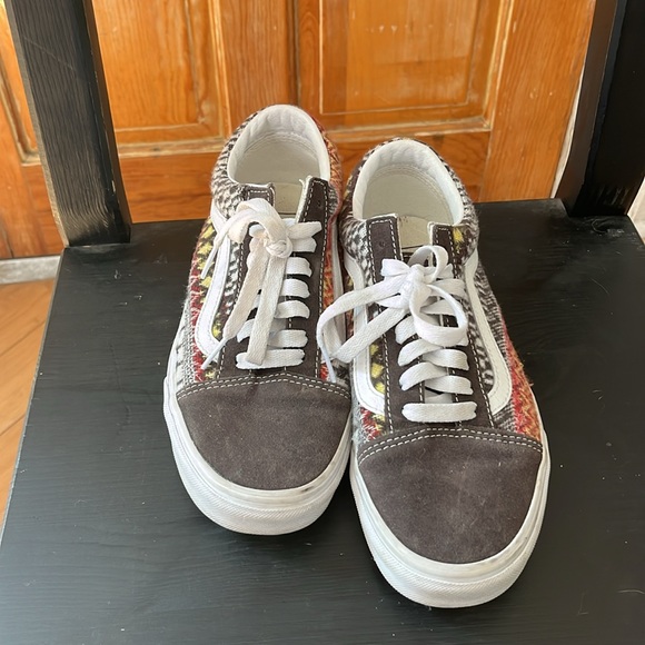 Vans - Picture 2 of 4